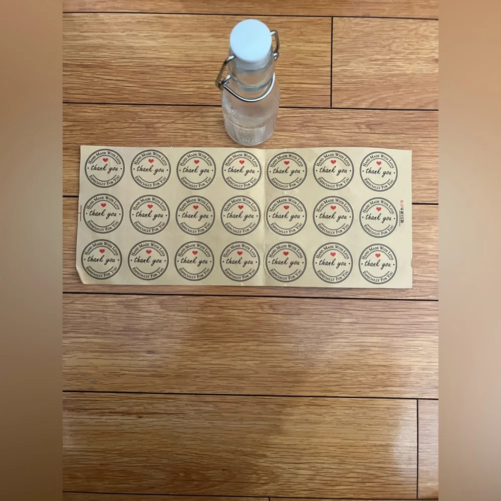 BRAND NEW Queekay 20 Pack Mini Glass Bottles with Swing Top Lids and Stickers